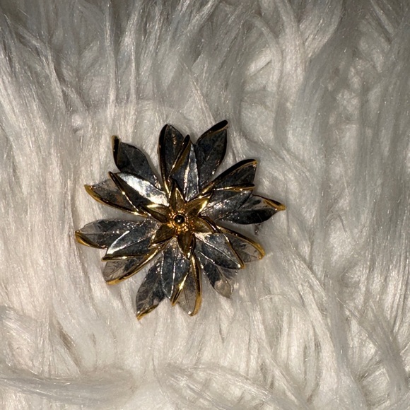Jewelry - Elegant Gold and Silver Flower Brooch
